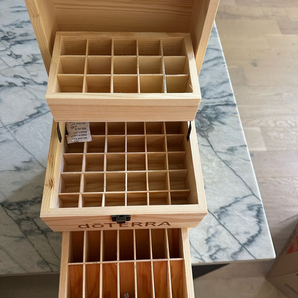 doTERRA Natural Wood Box with Brass Accents - Picture 3 of 3